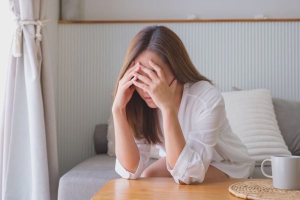Đề nghị thuê trọ cho mẹ chồng ở riêng, tôi bị chồng mắng “máu lạnh”