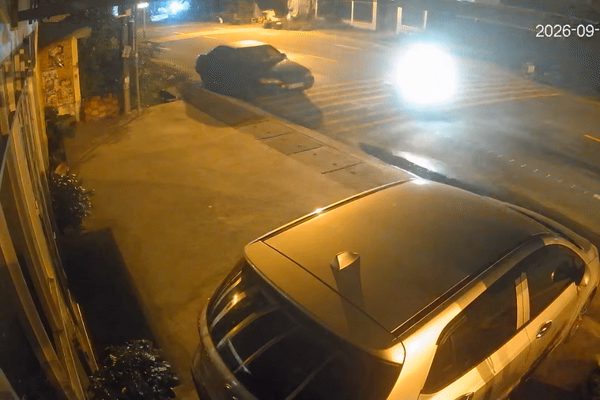 Để quên chìa khóa trên xe, chiếc Toyota Camry 'bốc hơi' trước cửa nhà ở Cà Mau