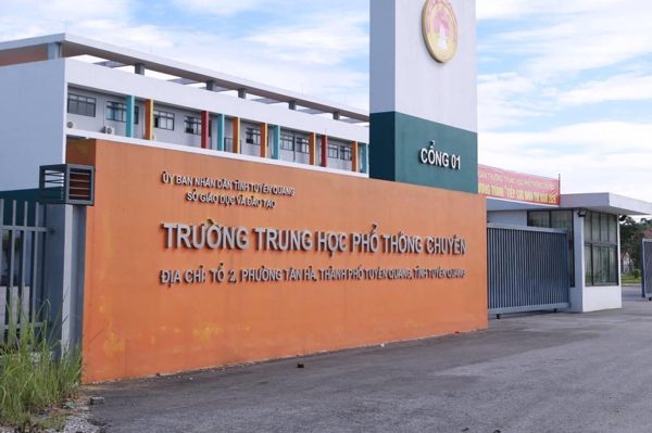 Đề thi lại môn tự chọn tốt nghiệp THPT tại điểm thi Trường Chuyên Tuyên Quang