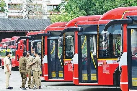 Đề thi tuyển nhân viên soát vé xe buýt có câu hỏi khiến cả tiến sĩ cũng 'bó tay'