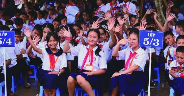 Để vầng trăng nơi biên giới soi sáng những ước mơ trẻ thơ