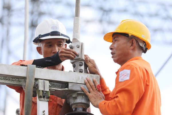 Đề xuất áp dụng ngay biểu giá điện 5 bậc và khung giờ cao điểm mới