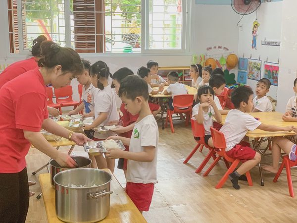Đề xuất chuẩn hóa bữa ăn học đường