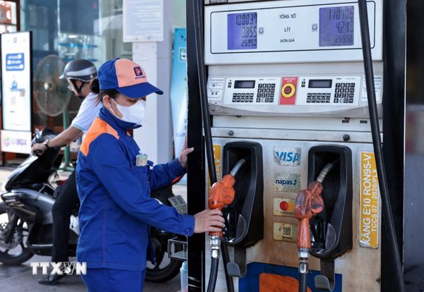 Đề xuất doanh nghiệp xăng dầu báo giá mới trước 30 phút, dừng Quỹ bình ổn từ năm 2027