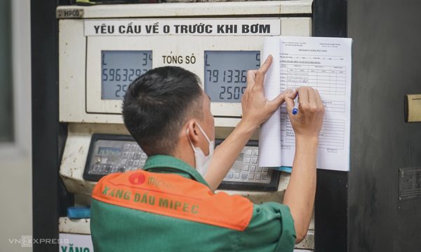 Đề xuất doanh nghiệp xăng dầu công bố giá mới trước ít nhất 30 phút