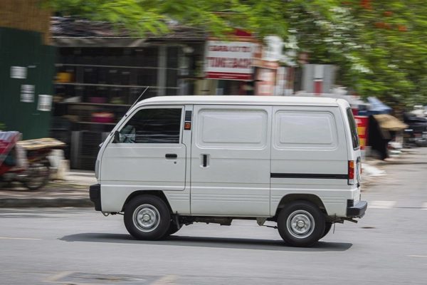 Đề xuất giảm mạnh ngưỡng miễn thuế hàng nhập khẩu giá trị nhỏ