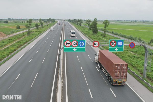 Đề xuất giảm phí cao tốc Hà Nội - Hải Phòng để hút xe container