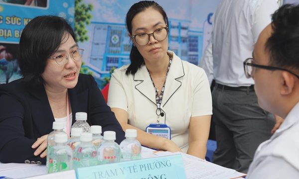 Đề xuất hỗ trợ bác sĩ về trạm y tế thêm 12-20 triệu đồng mỗi tháng