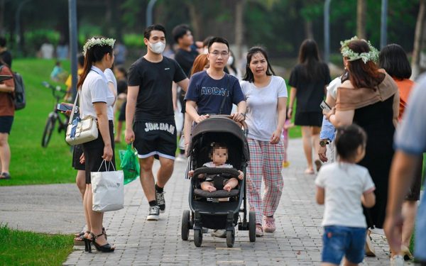 Đề xuất hỗ trợ tiền hoặc hiện vật cho trẻ đến đủ tối thiểu 12 tháng tuổi