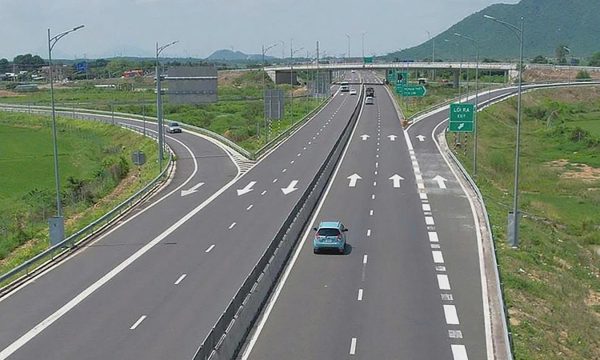 Đề xuất làn vượt xe trên ba tuyến cao tốc từ Bắc vào Nam