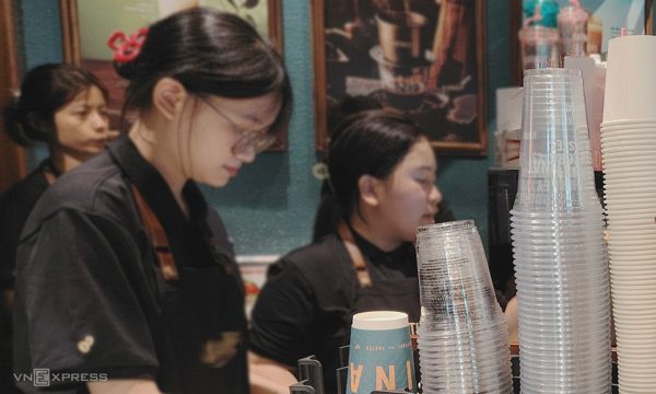 Đề xuất thu phí túi nilon, cốc nhựa thay vì cấm ngay năm nay