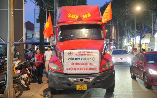 Đề xuất xe chở hàng cứu trợ được miễn thu phí trên cao tốc do nhà nước quản lý
