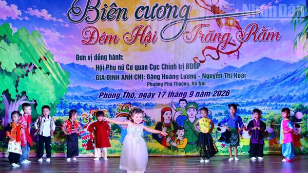 Đêm hội trăng rằm đến với 860 thiếu nhi ở biên giới Phong Thổ