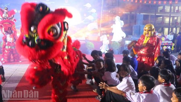 Đêm hội trăng rằm trong ngôi trường mới ở A Lưới