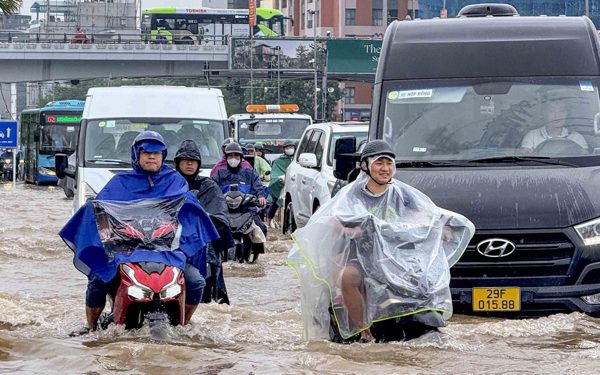 Đêm nay và ngày mai, Hà Nội và nhiều tỉnh miền Bắc tiếp tục mưa lớn, có nơi trên 200mm