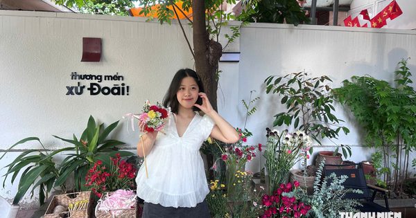 Đèn trung thu bằng hoa tươi và cách người trẻ ‘làm mới’ mùa trăng