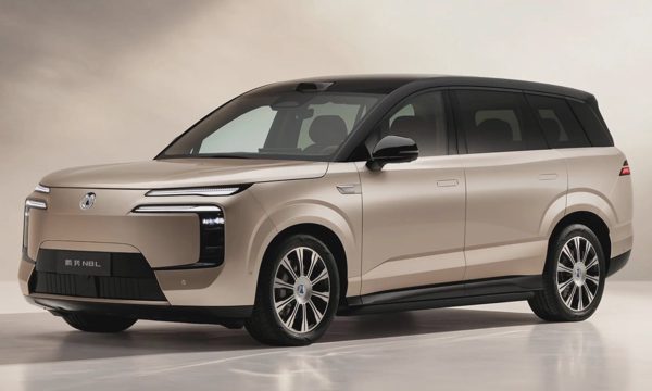 Denza N8L - SUV điện chạy gần 1.000 km mới cần sạc