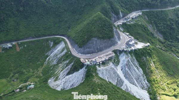 Đèo Đá Trắng có gì đặc biệt mà ai đi Tây Bắc cũng phải dừng chân?