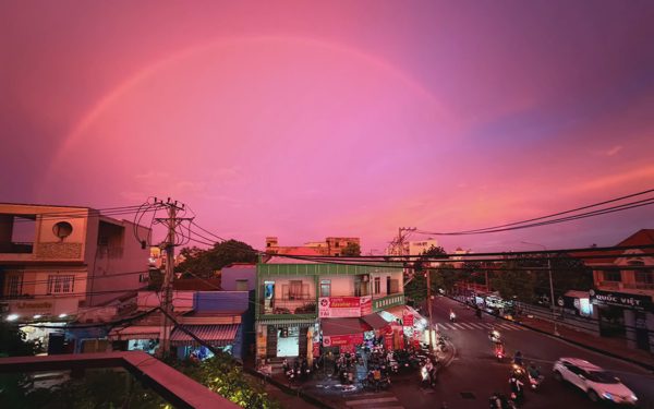 Đẹp nao lòng hoàng hôn TP.HCM sau cơn mưa chiều