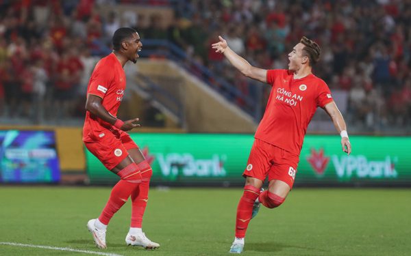 Derby nóng bỏng trên sân Hàng Đẫy
