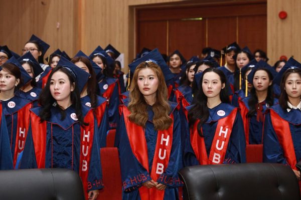ĐH Ngân hàng TPHCM dừng thu học phí quá hạn sau phản ứng của sinh viên