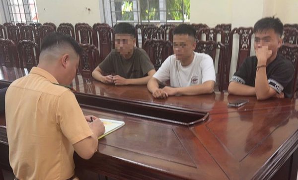 ‘Đi bão’ sau trận bóng Việt Nam thắng Thái Lan, 60 trường hợp bị xử lý