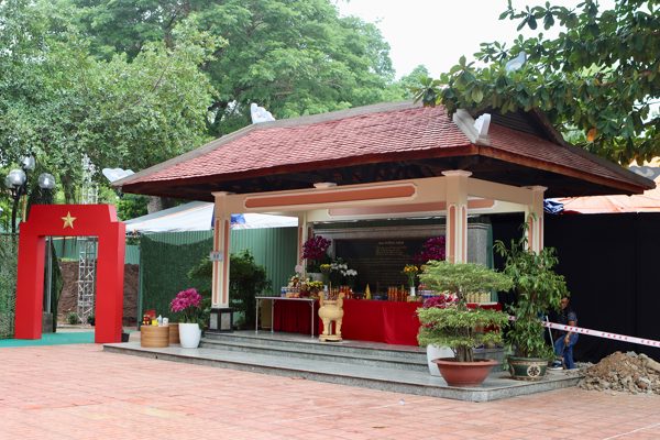 Di dời nhà bia tưởng niệm để tìm kiếm hài cốt liệt sĩ tại công viên Lê Thị Riêng