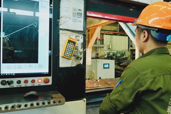 Đi nước ngoài, chủ công ty vẫn nắm tình hình ở nhà sát rạt nhờ một bí kíp