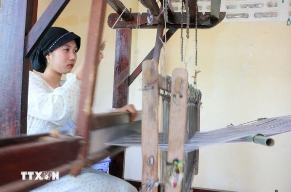 Di sản dệt thổ cẩm độc đáo hơn 100 năm tuổi của người Chăm ở An Giang