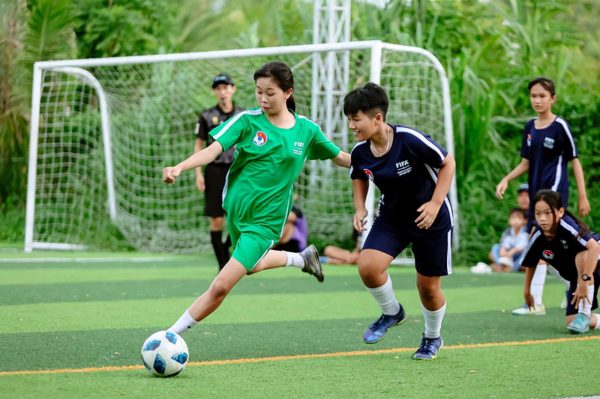 Đi tìm “viên ngọc thô” bóng đá nữ
