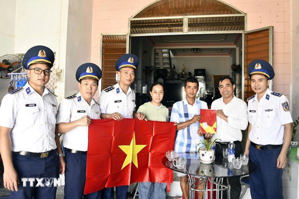 "Đi từng ngõ, gõ từng tàu" tuyên truyền chống khai thác IUU tại Đà Nẵng