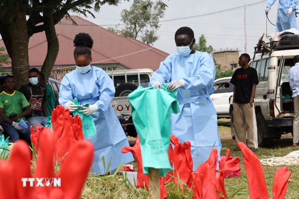 Dịch Ebola: Số ca mắc tại CHDC Congo vượt 10.000, nhiều nước tăng cường giám sát