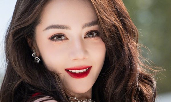 Địch Lệ Nhiệt Ba đọ sắc Jisoo và mỹ nhân đẹp nhất thế giới