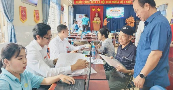 Dịch vụ công ở TP.HCM được đưa đến tận khu phố phục vụ người dân