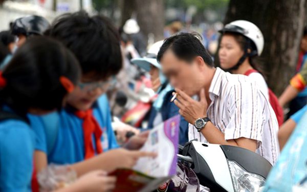 Điểm cấm hút vẫn 'ngập khói thuốc', đại biểu Quốc hội đề xuất chế tài xử lý người đứng đầu