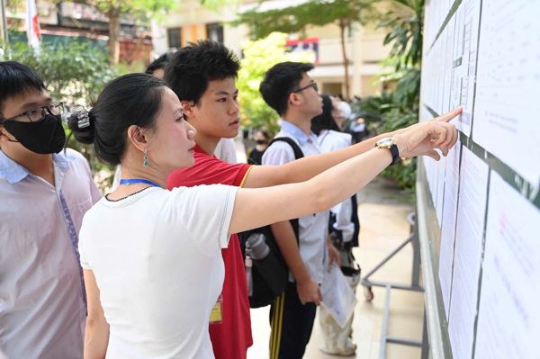 Điểm chuẩn đã thấp vẫn ế thí sinh, vì sao phải tuyển bổ sung bằng mọi giá?