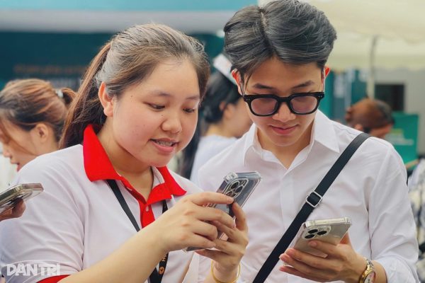 "Điểm mù" đưa sinh viên giỏi vào cảnh bị ngó lơ, cất bằng vì thất nghiệp