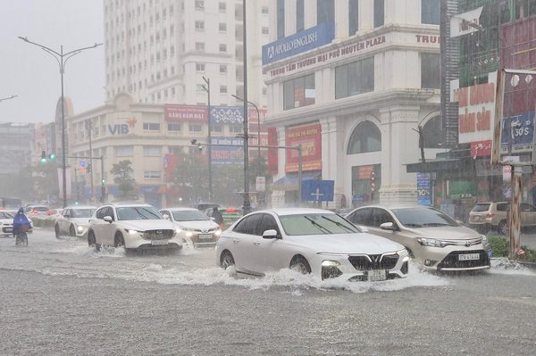 Điểm tên khu vực mưa lớn chiều tối 19/9, Vinh hứng mưa kỷ lục hơn 40 năm