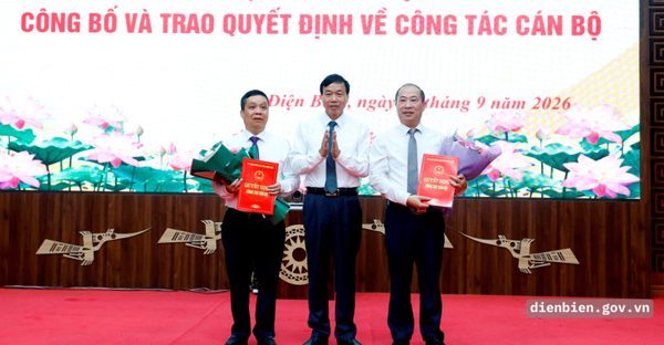 Điện Biên: Công bố và trao quyết định về công tác cán bộ