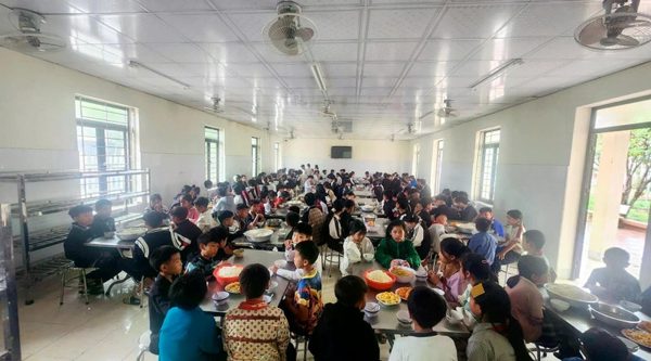 Điện Biên khẩn cấp rà soát việc một hiệu trưởng lên mạng kêu gọi hỗ trợ gạo và gas