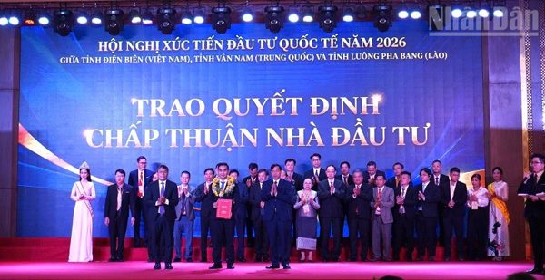 Điện Biên trao 20 quyết định chấp thuận đầu tư và ký kết biên bản ghi nhớ hợp tác đầu tư với tổng vốn gần 20 nghìn tỷ đồng