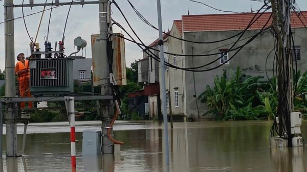 Điện lực Bắc Ninh nỗ lực cung cấp điện trở lại cho hơn 30 nghìn khách hàng
