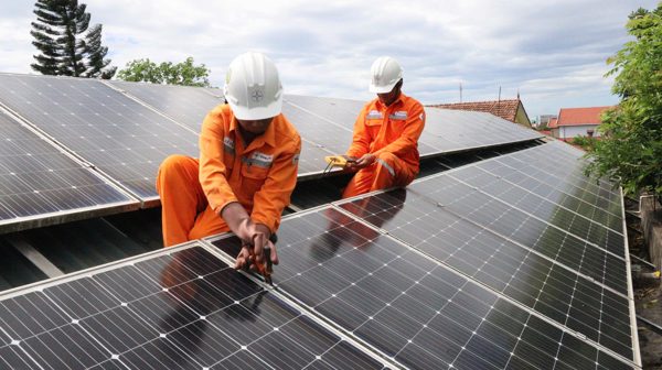 Điện lực Quảng Trị đồng hành phát triển điện mặt trời mái nhà
