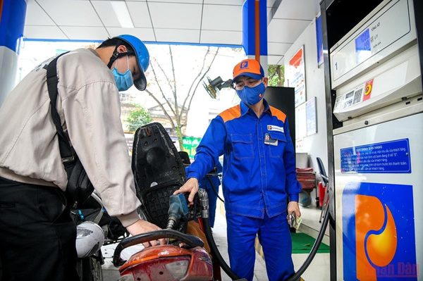 Điện, nước, xăng dầu: Đo sai, thu thừa phải hoàn tiền, làm rõ trách nhiệm