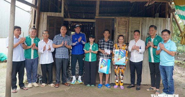 Diễn viên Huy Khánh đồng hành Báo Thanh Niên xây 2 nhà nhân ái ở Cà Mau