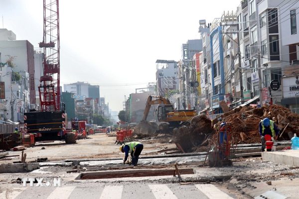 Điều chỉnh lộ trình 13 tuyến xe buýt phục vụ thi công metro Bến Thành-Tham Lương