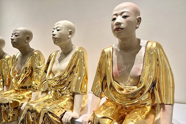 Điều độc đáo phía sau những bức tượng điêu khắc trần trụi của Đạt 'Rồ'