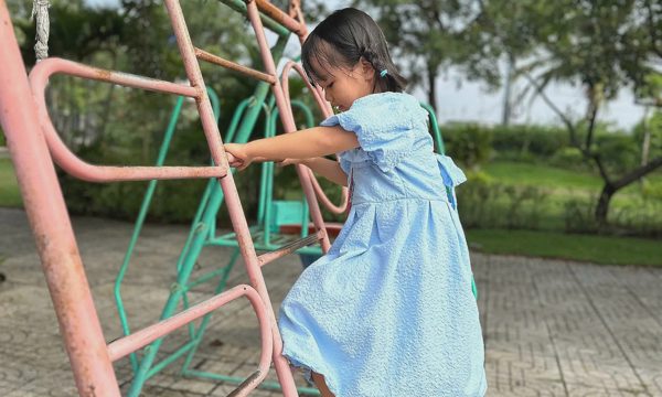 Điều gì xảy ra khi trẻ ít vận động ngoài trời?