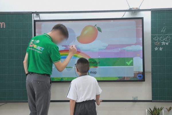Điều hòa, tivi cũ đâu, sao năm nào phụ huynh cũng phải góp tiền mua?