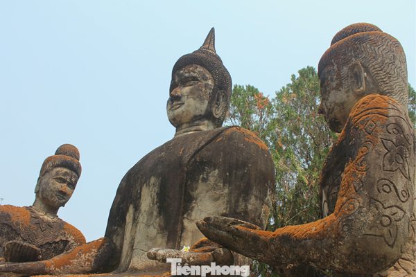 Điều kỳ bí trong khu vườn có hơn 200 pho tượng